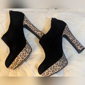 Envy Riva black leopard print heel almost booties like new!